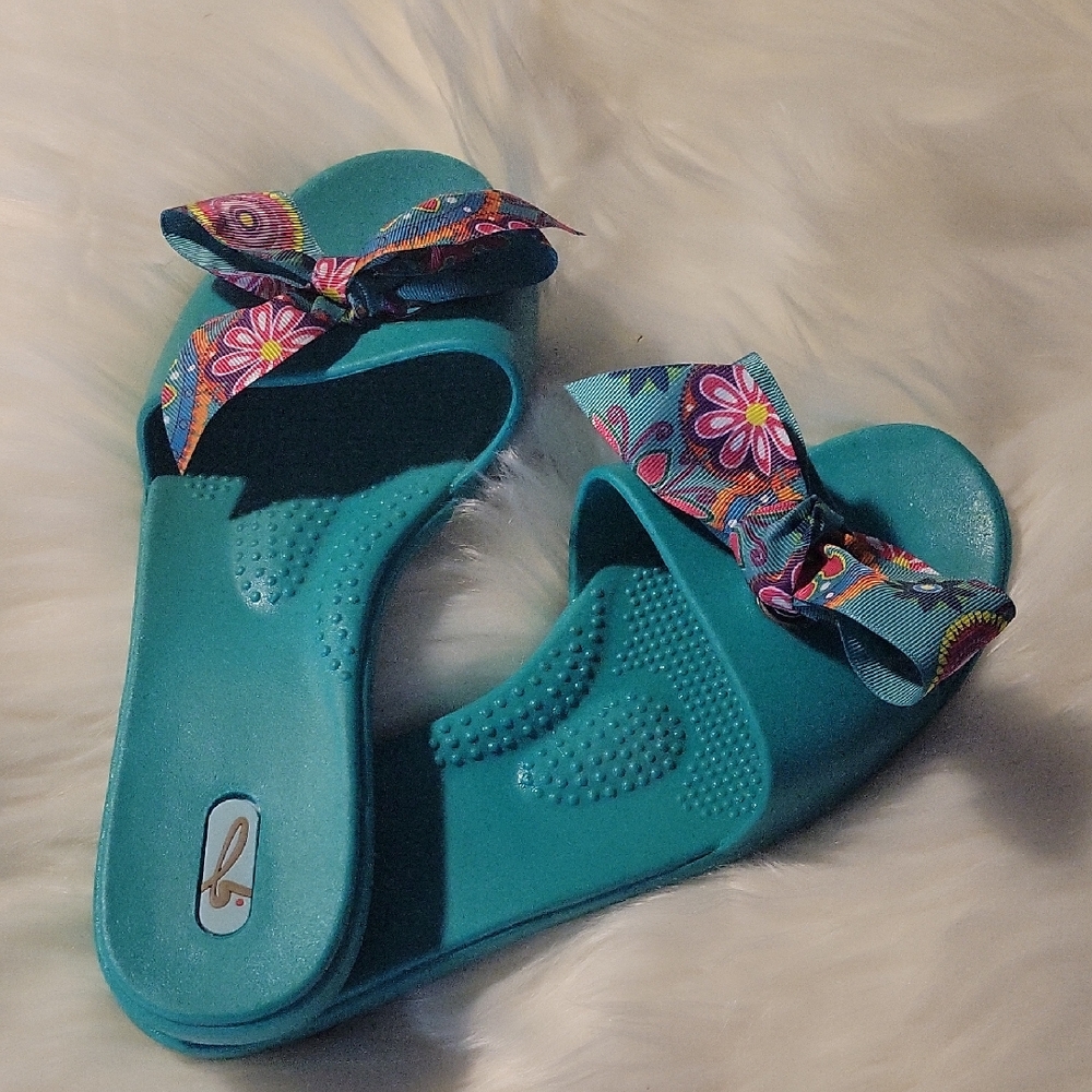 OKA b.Teal Sandals with Floral Bow and Molded Footbed